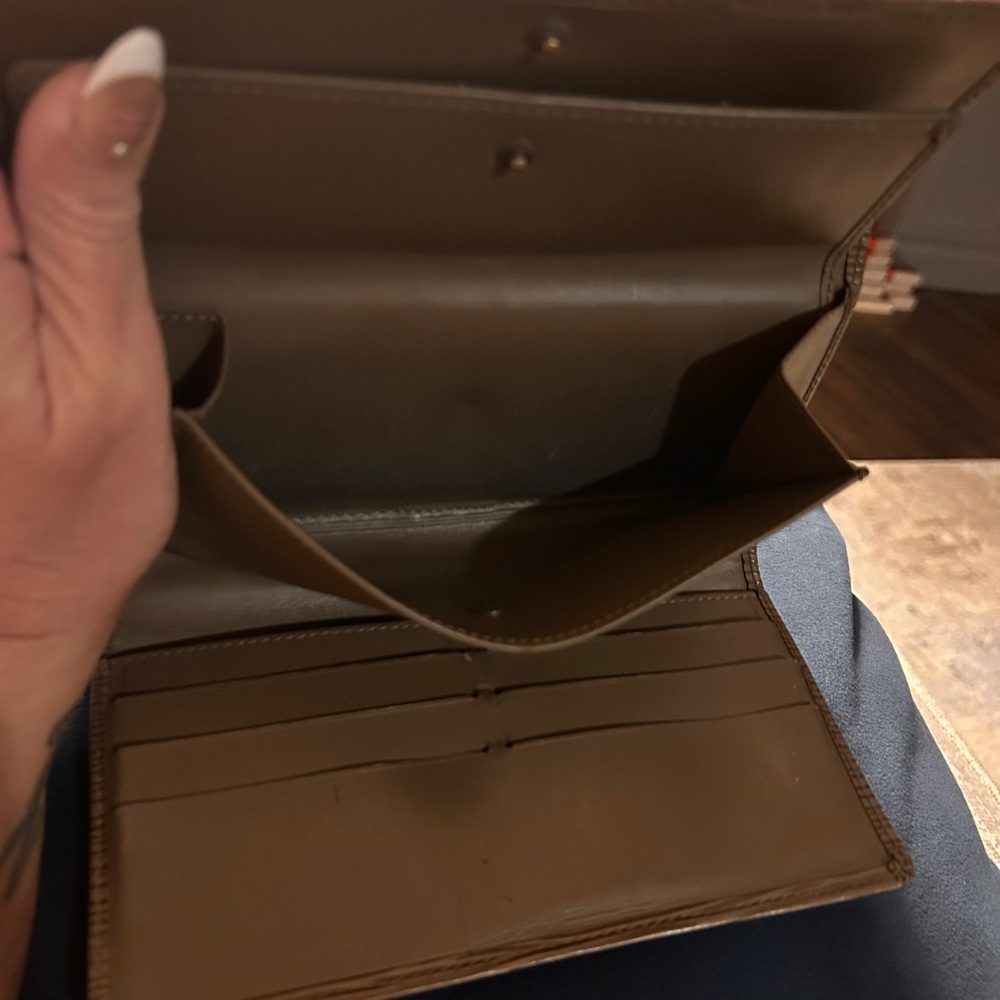 162. Louis Vuitton tan Epi trifold wallet (project) - Picture 11 of 16